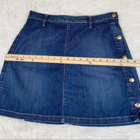 Frame Le Antibes denim a-line mini Skirt in Lucia blue with button details - Picture 5 of 10